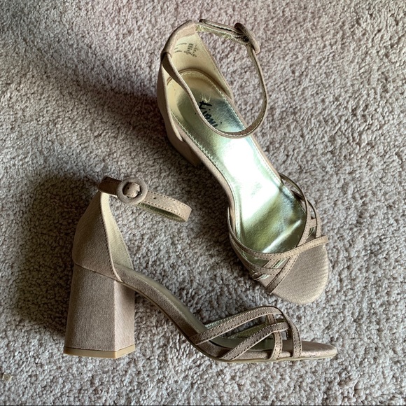 Fioni Block Heel Sandal Size: 7 - Picture 4 of 14